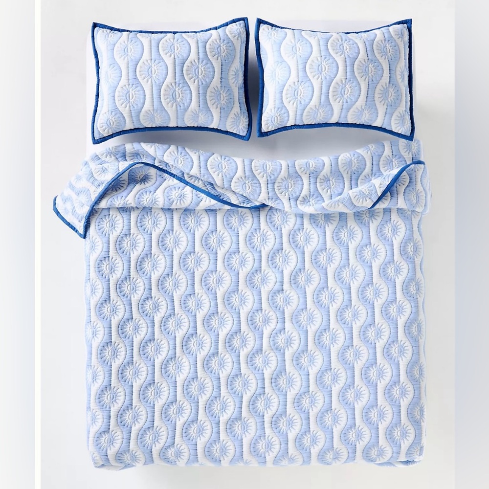 Anthropolgie Nelly Icon Matelassé Bedspread and shams king size